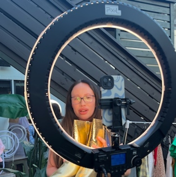 Kim is Live! - Picture 3 of 5